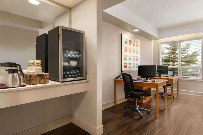 Hotel Executive Royal Inn North Calgary