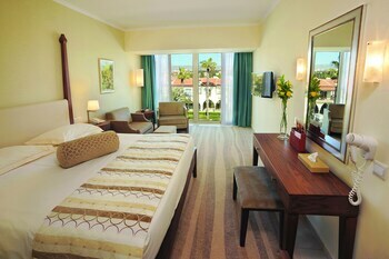Hotel Alexander The Great Beach