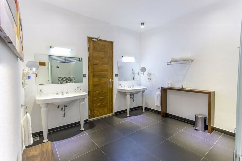 Hotel Aliya Resort & Spa