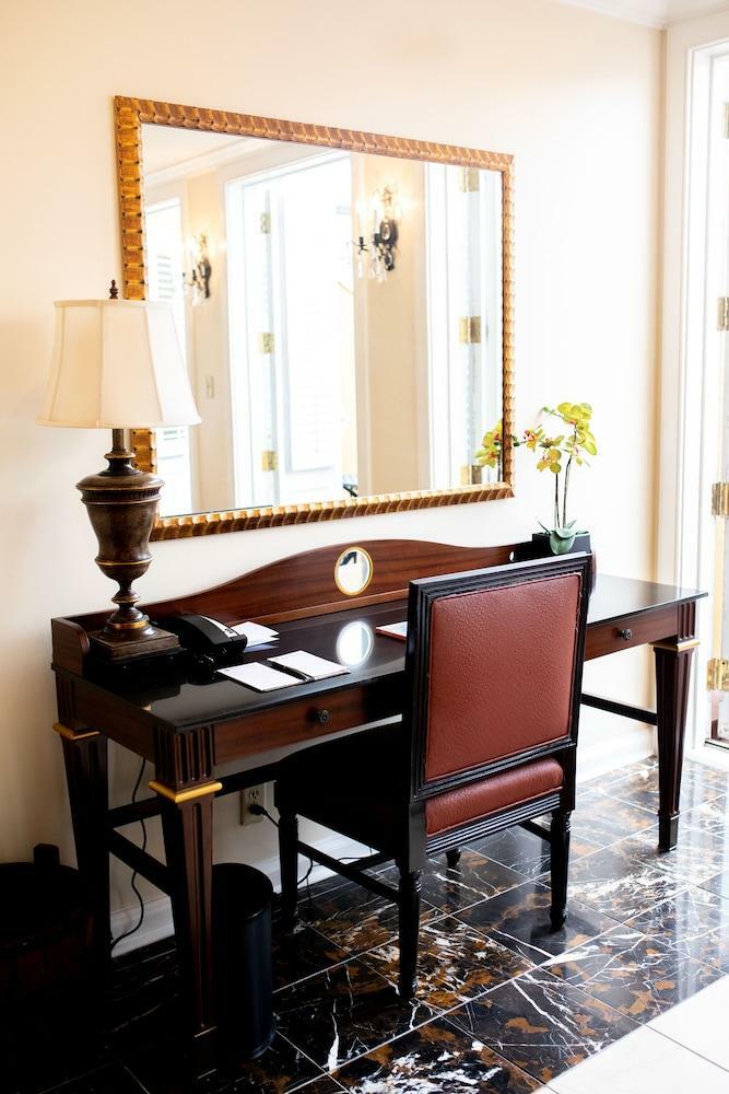 Saint Louis Hotel