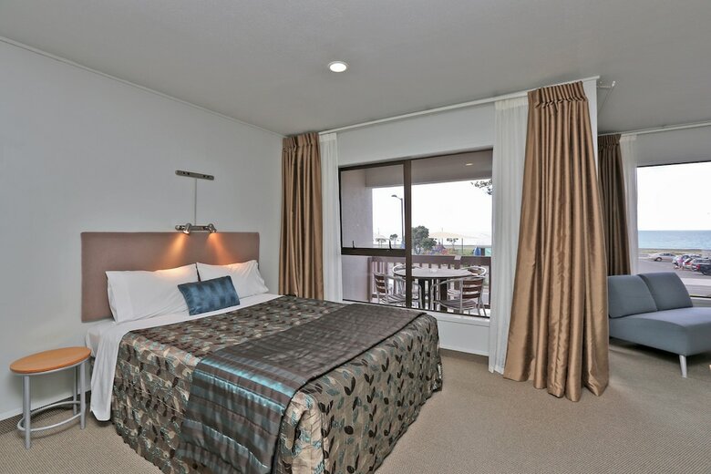 Edgewater Motor Lodge