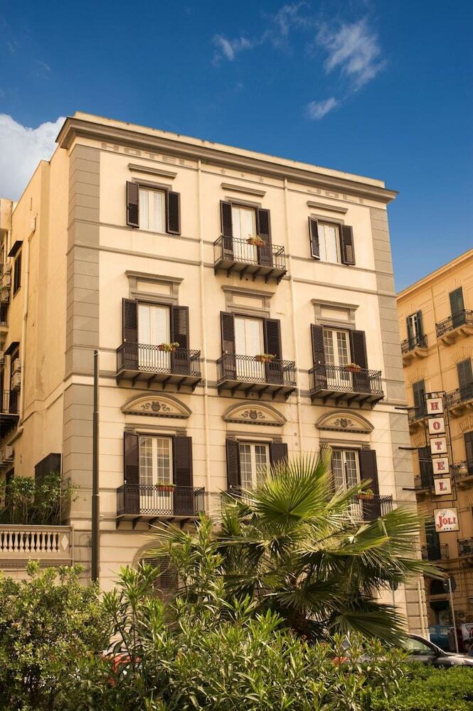 Hotel Joli