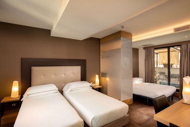 Spring House Hotel Rome Vatican, Tapestry Coll