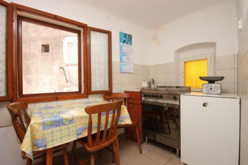 Hostal Apartments By The Sea Cres - 7875