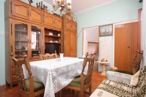 Hostal Apartments By The Sea Cres - 7875