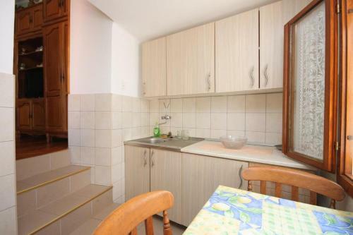 Hostal Apartments By The Sea Cres - 7875