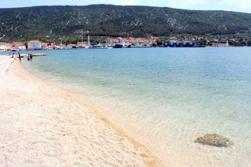 Hostal Apartments By The Sea Cres - 7875