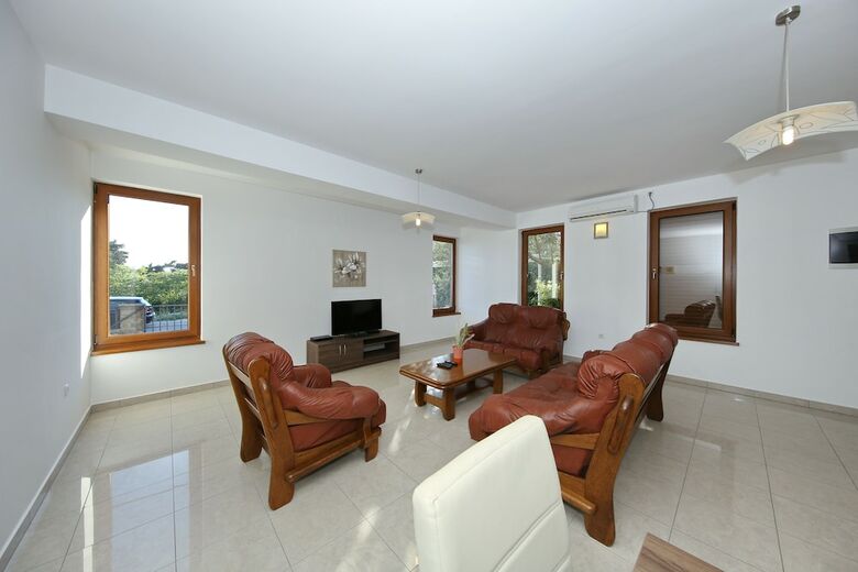 Be-bu-mar Apartments