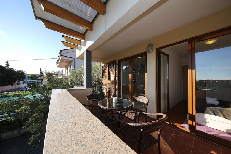 Be-bu-mar Apartments