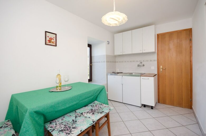 Apartments Mladen