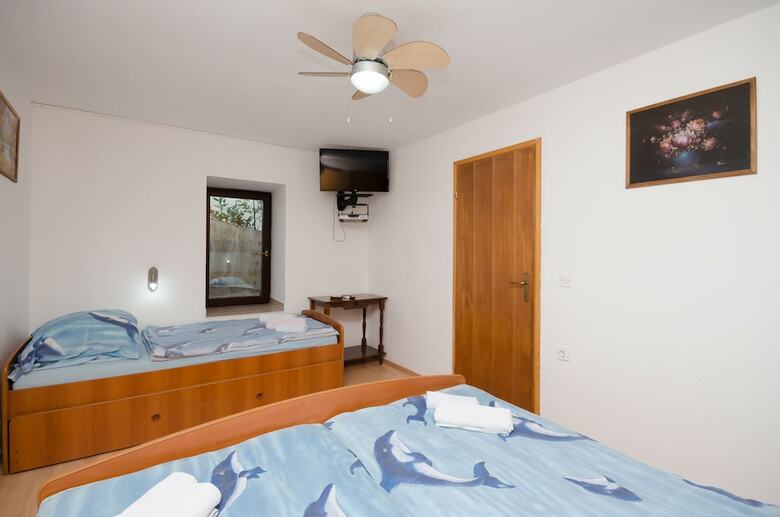 Apartments Mladen