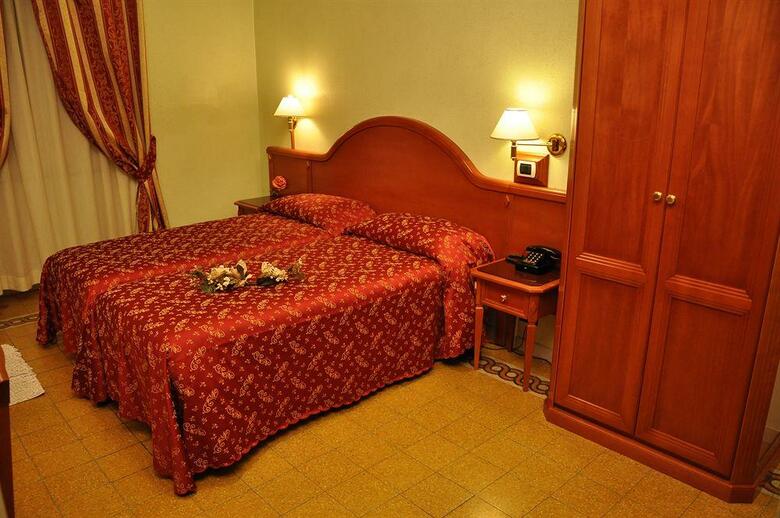 Hotel Sandra