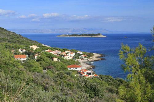 Apartments By The Sea Milna (vis) - 8895