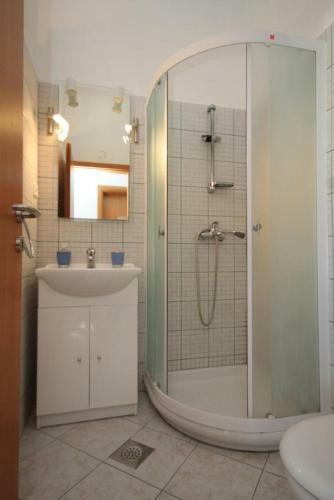 Apartments By The Sea Milna (vis) - 8946