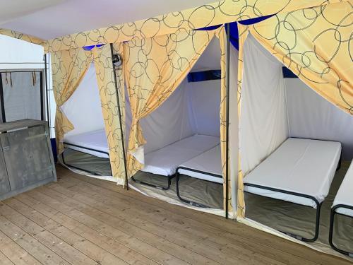Easyatent Bungalow Tent Lanterna