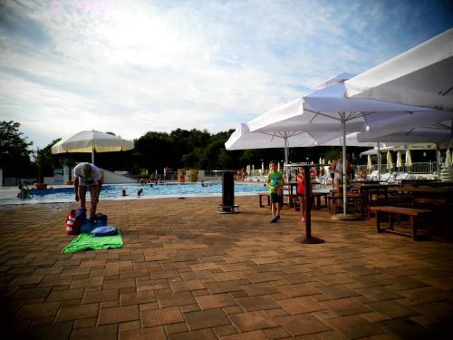 Easyatent Bungalow Tent Lanterna