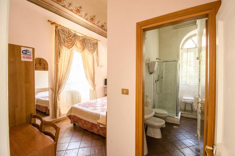 Hotel Iris