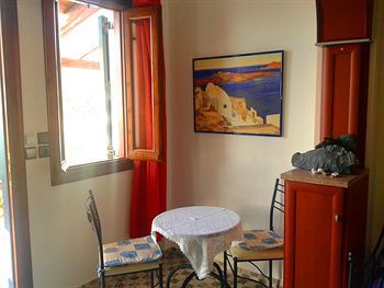 Hostal Bilios Apartments