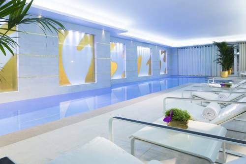 Hotel Le Burgundy Paris