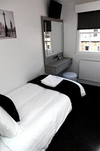 Hotel The Omega
