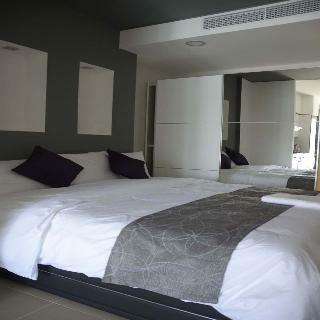 Pebbles Boutique Aparthotel