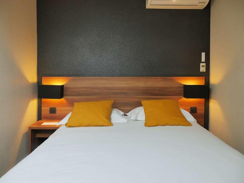 Atrium Hotel
