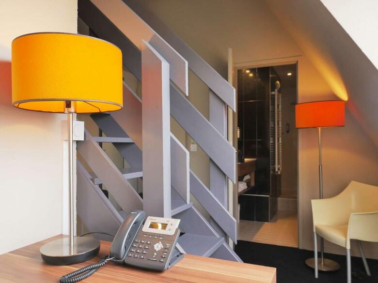 Atrium Hotel
