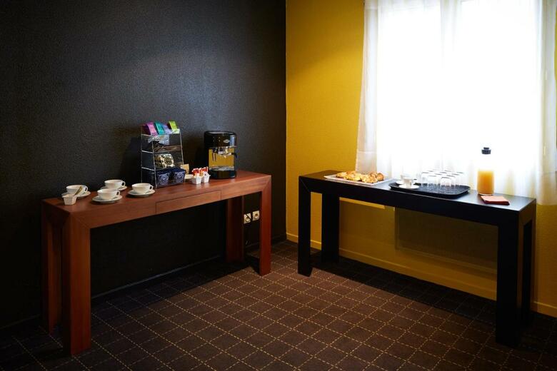 Atrium Hotel