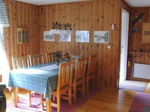 Two-bedroom Holiday Home In Brastad 1