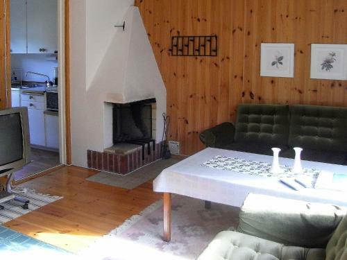 Two-bedroom Holiday Home In Brastad 1