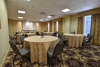 Hotel Regency Suites