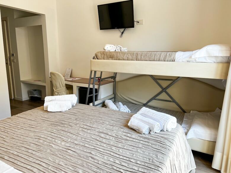 Hotel Joli