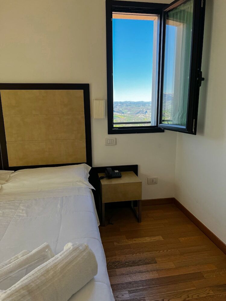Hotel Joli