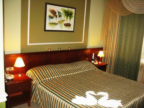 Hotel Rings