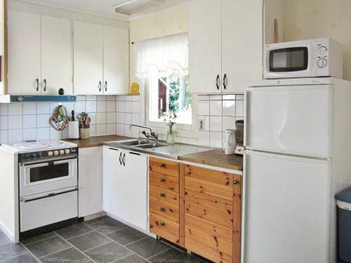 Two-bedroom Holiday Home In Valdenarsvik