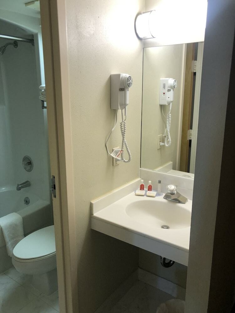 Hotel Econo Lodge Metro