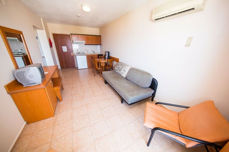 Tuntas Apart Hotel Kusadasi