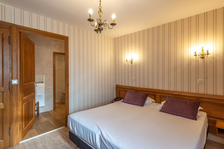Hotel De La Cloche