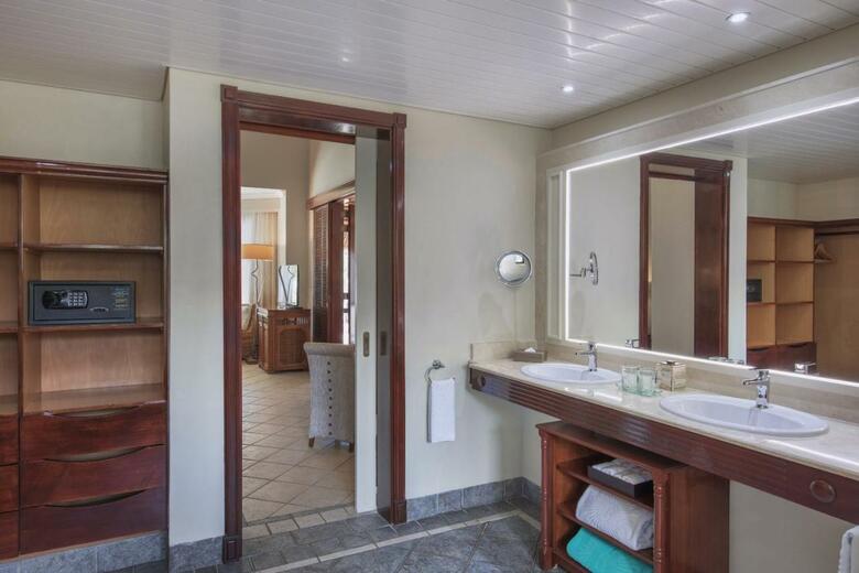 Beachcomber Dinarobin Hotel Golf & Spa