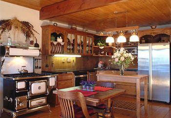 Tucker Peak Lodge