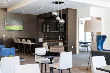 Apartamentos Level Furnished Living