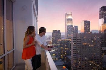 Apartamentos Level Furnished Living
