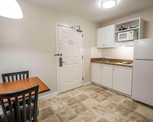 Hotel Suburban Extended Stay