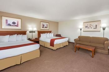 Hotel Baymont Inn & Suites Highland