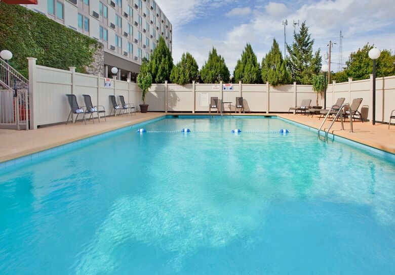 Hotel Holiday Inn Manhattan At The Campus
