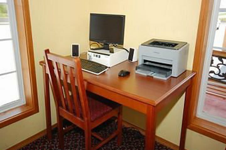 Hotel Super 8 Motel - Bolivar
