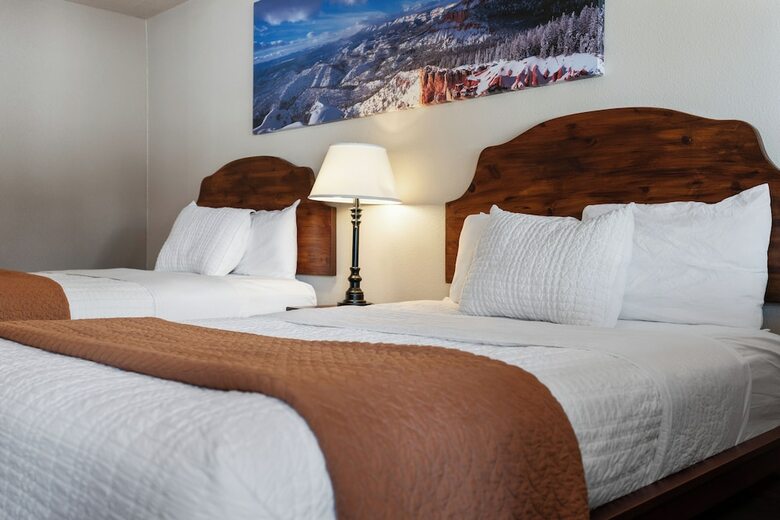 Lodge Duck Creek Village Inn