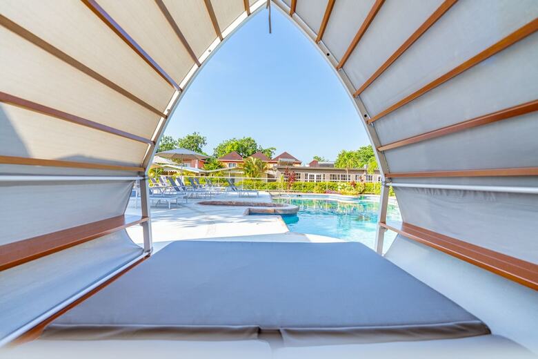 Hotel Travellers Beach Resort