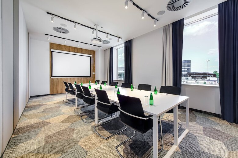 Hotel Courtyard By Marriott Warsaw Airport