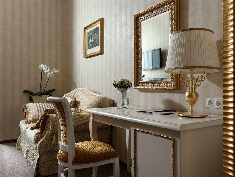 Iris Art Hotel